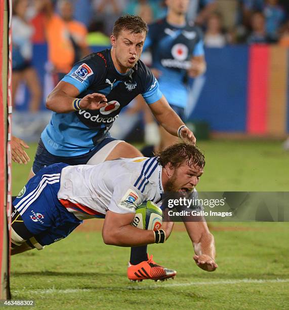 Duane Vermeulen of the Stormers scores during the Super Rugby match between Vodacom Bulls and DHL Stormers at Loftus Versfeld on February 14, 2015 in...