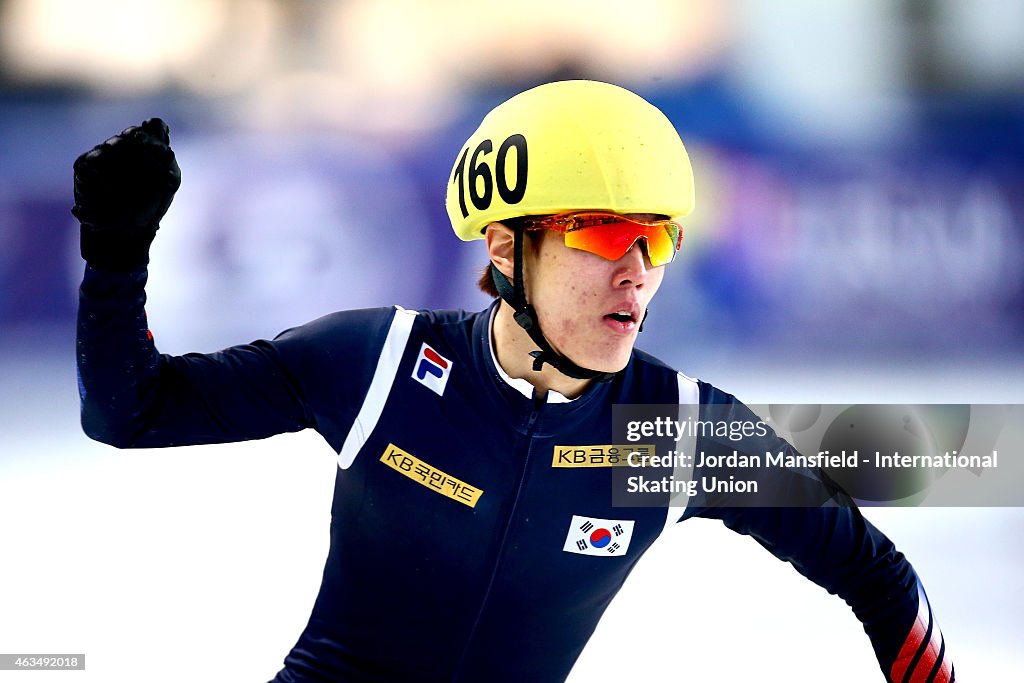 ISU World Cup Short Track Speed Skating - Day 2