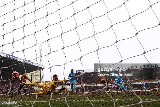 Jon Stead of Bradford scores his team's second goal past Vito Mannone of Sunderland during the FA Cup Fifth Round match between Bradford City and...