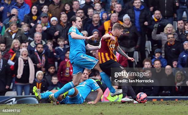 Jon Stead of Bradford scores the second goal during the FA Cup fifth round match between Bradford City and Sunderland AFC at Valley Parade on...