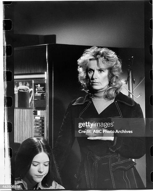 Pilot - Airdate: March 15, 1977. L-R: CONNIE NEEHAM;DIANA HYLAND