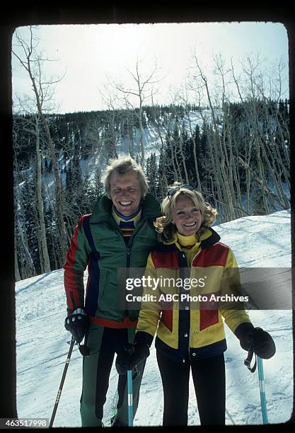 David Soul Skiing in Aspen - Shoot Date: January 12, 1976. DAVID SOUL;KAREN CARLSON