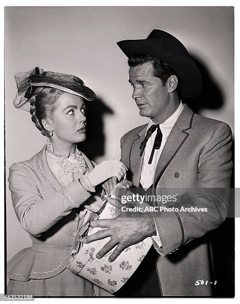 Lonesome Reunion" - Airdate: September 28, 1958. JOANNA BARNES;JAMES GARNER