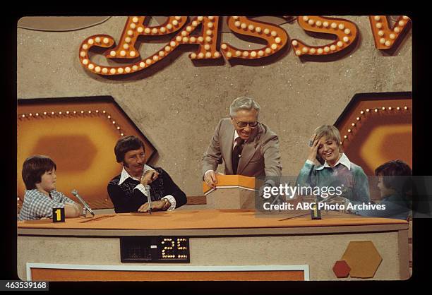 Family Week Coverage - Shoot Date: February 3, 1974. L-R: CONTESTANT;RICHARD DAWSON;ALLEN LUDDEN;FLORENCE HENDERSON;CONTESTANT