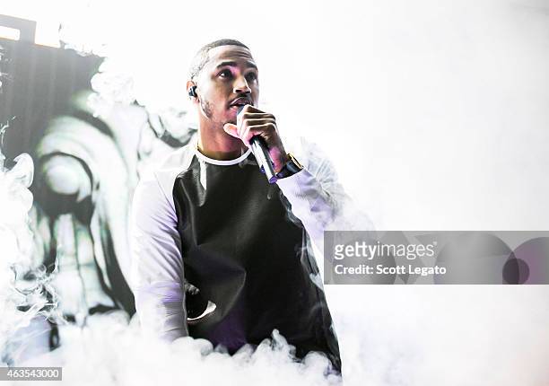 Trey Songz performs at Joe Louis Arena on February 15, 2015 in Detroit, Michigan.