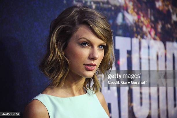 Taylor Swift attends the SNL 40th Anniversary Celebration at Rockefeller Plaza on February 15, 2015 in New York City.
