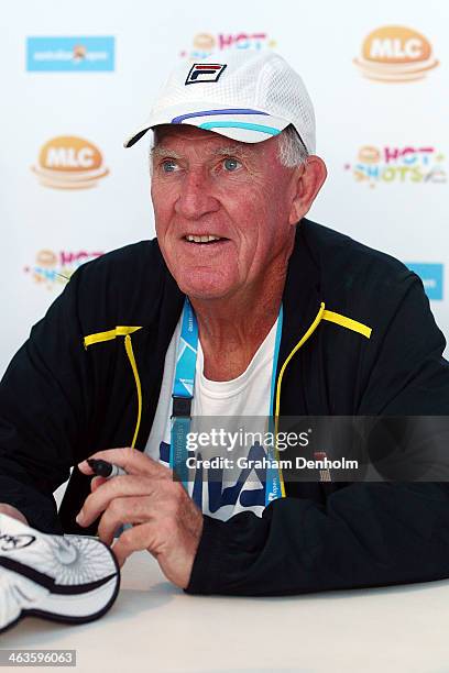 Tony Roche Autograph Tony Roche Tennis Photos and Premium High Res Pictures - Getty Images
