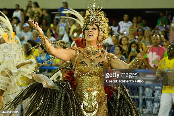 Claudia Raia attends the Carnival parade on the Sambodromo during Rio Carnival on February 16, 2015 in Rio de Janeiro, Brazil.