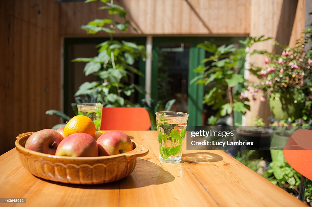 Fruit and mint tea