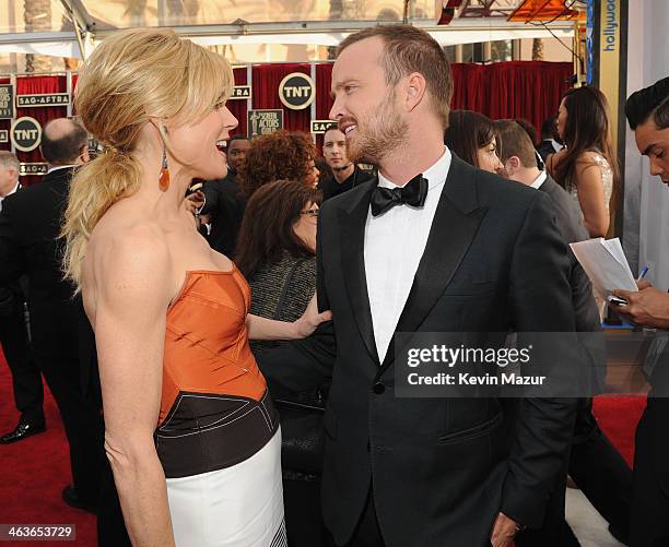 Actors Julie Bowen and Aaron Paul attend 20th Annual Screen Actors Guild Awards at The Shrine Auditorium on January 18, 2014 in Los Angeles,...