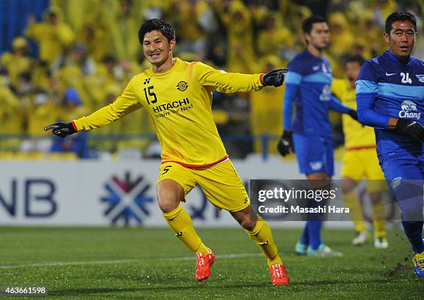 Kosuke Taketomi of Kashiwa Reysol celebrates the first goal during the AFC Champions League playoff round match between Kashiwa Reysol and Chonburi...