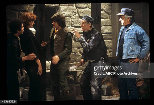 Show Coverage - Shoot Date: February 13, 1981. L-R: BILLY CRYSTAL;BARBARA RHOADES;JIMMY BAIO;RICHARD MULLIGAN;DONNELLY RHODES