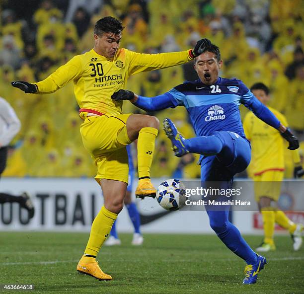 Cristiano Da Silva of Kashiwa Reysol and Cho Byungkuk of Chonburi FC compete for the ball during the AFC Champions League playoff round match between...