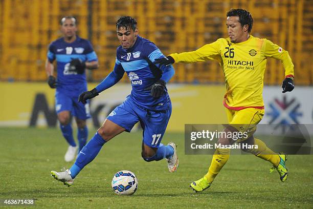 Leandro Assumpcao Da Silva of Chonburi FC and Tetsuro Ota of Kashiwa Reysol compete for the ball during the AFC Champions League playoff round match...