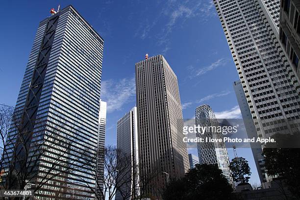 tokyo nishi-shinjuku skyscraper - nishi shinjuku foto e immagini stock