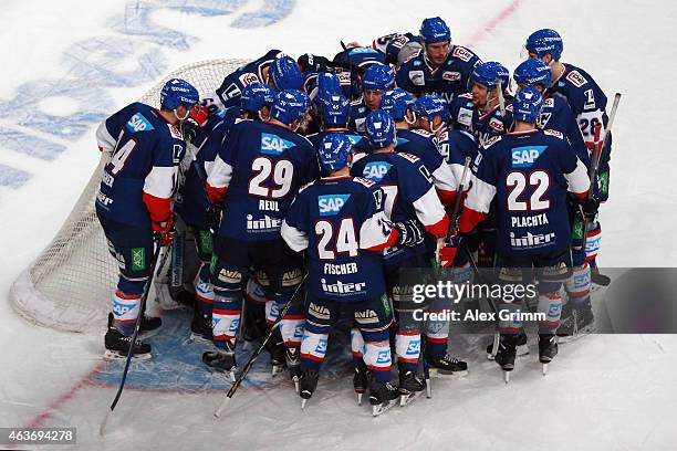 Players of Mannheim celebrate after the DEL match between Adler Mannheim and Eisbaeren Berlin at SAP Arena on February 17, 2015 in Mannheim, Germany.