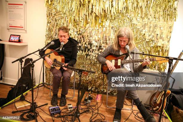 Aaron Roche Aaron Roche Photos and Premium High Res Pictures - Getty Images