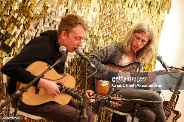Aaron Roche Aaron Roche Photos and Premium High Res Pictures - Getty Images