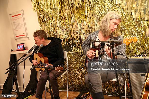 Aaron Roche Aaron Roche Photos and Premium High Res Pictures - Getty Images