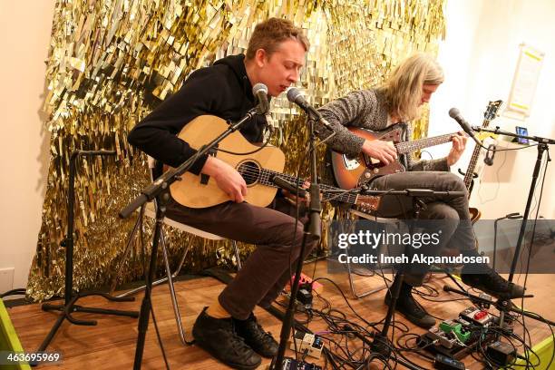 David Roche Singer Aaron Roche Photos and Premium High Res Pictures - Getty Images