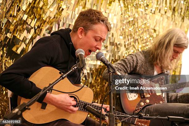 Aaron Roche 46 Aaron Roche Stock Photos, High-Res Pictures, and Images - Getty Images
