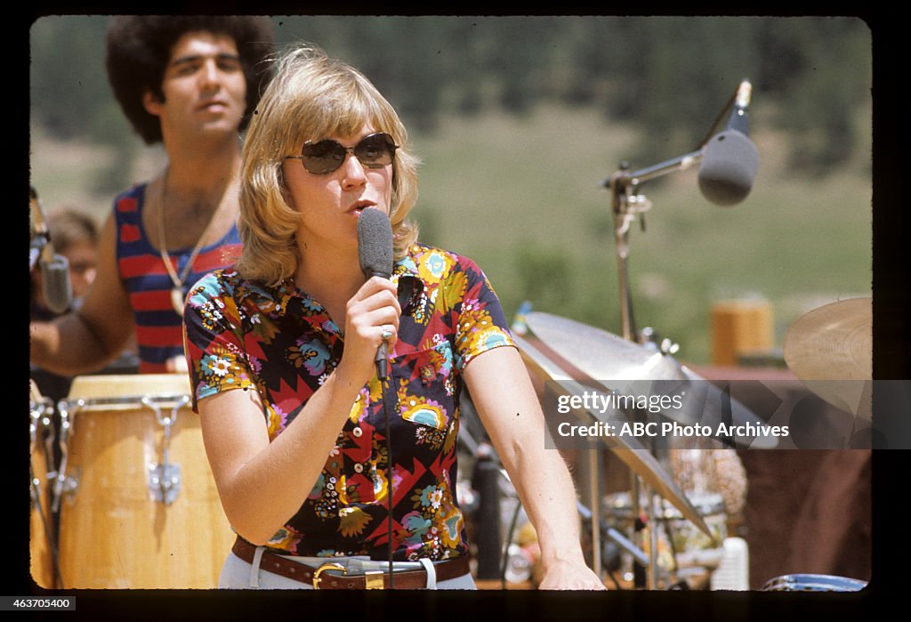 ANNE MURRAY WITH CHICAGO