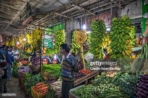 kandy street scenes and portraits, sri lanka - srilanka city road stockfoto's en -beelden