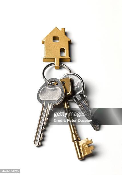 close-up of house keys on white background - house key fotografías e imágenes de stock