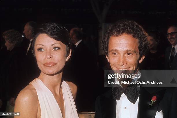 Actor Joel Grey and wife Jo Wilder arrive at the Academy Awards on March 27, 1973 at the Dorothy Chandler Pavilion in Los Angeles, California.