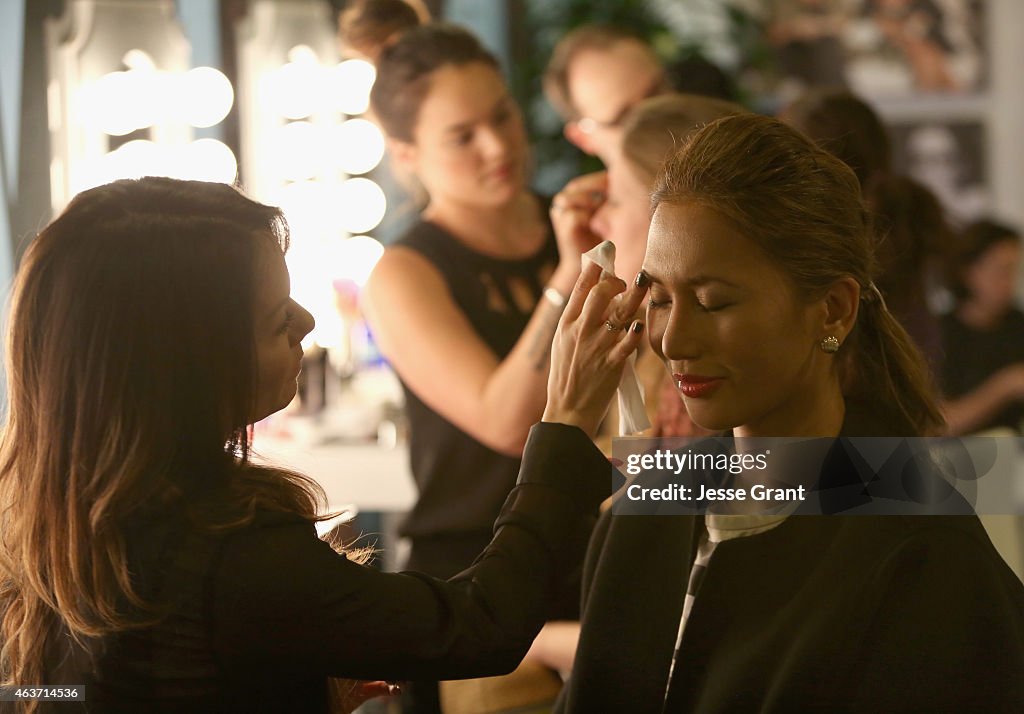 Vanity Fair Campaign Hollywood Social Club - Beauty Moment: L'Oreal Paris Brow Bar