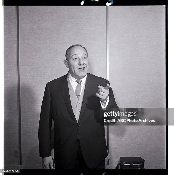 Alan Reed Thomas PALACE - Premiere - Behind-the-Scenes Coverage - Airdate: January 4 ...