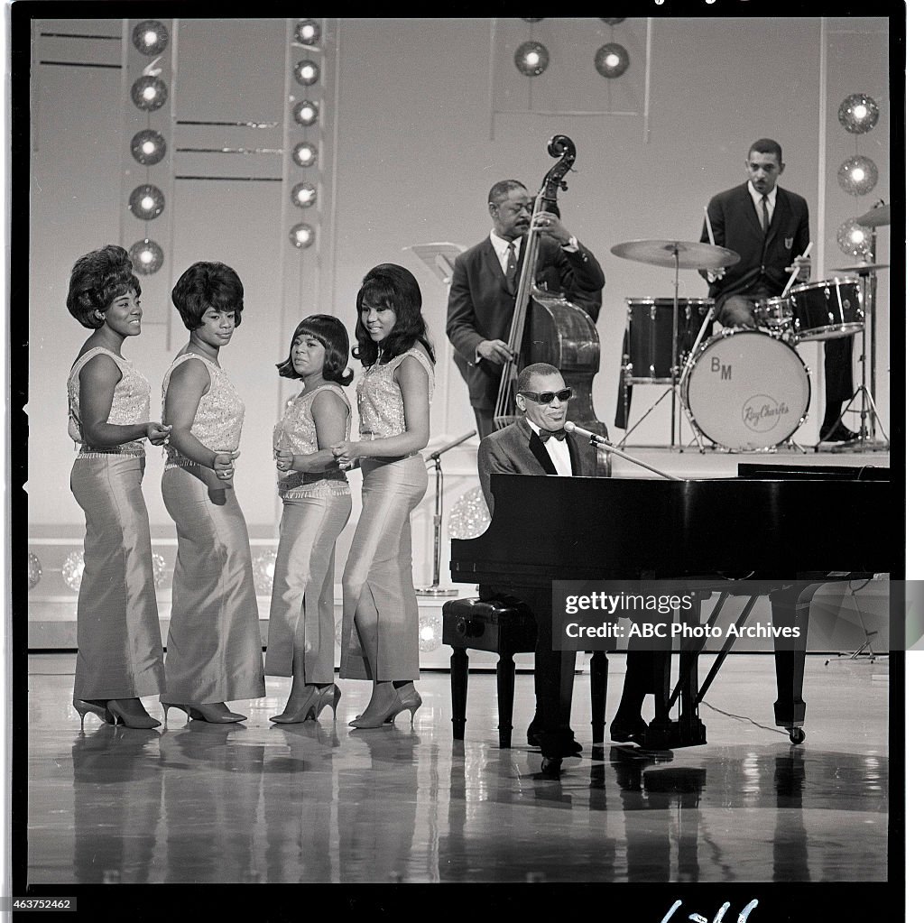 RAY CHARLES & THE RAELETTES