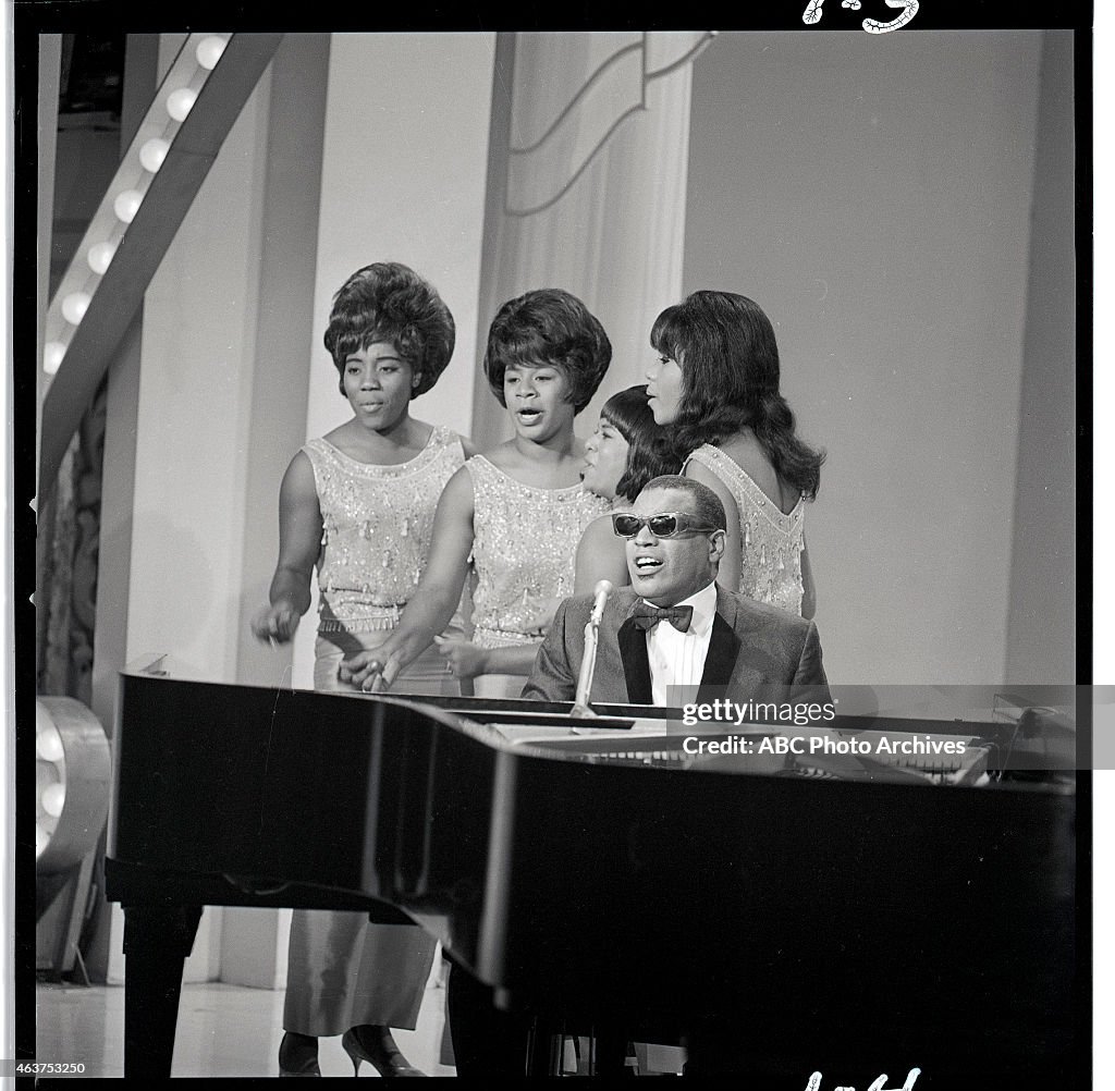 RAY CHARLES & THE RAELETTES