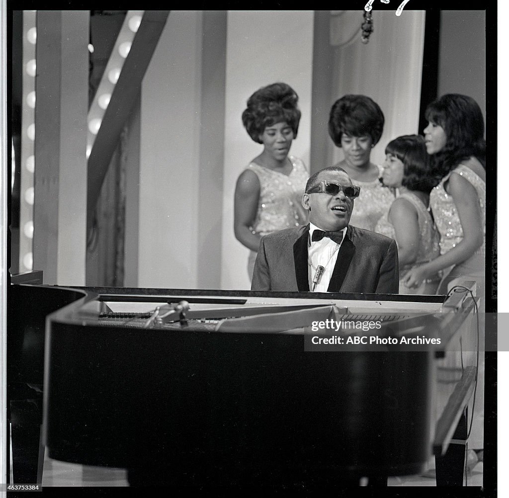 RAY CHARLES & THE RAELETTES