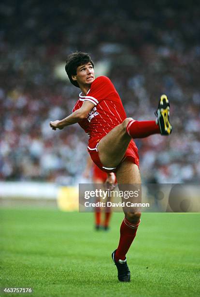 Liverpool defender Alan Hansen in action during a match against Wolverhampton Wanderers on August 27, 1983 in Wolverhampton, England.