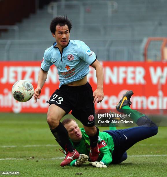 Shinji Okazaki of Mainz scores his team's third goal against goalkeeper Timo Ochs of Saarbruecken during the friendly match between 1. FSV Mainz 05...