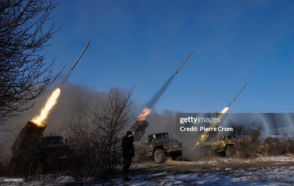 Rebel Fighters Advance On Debaltseve Despite Ceasefire Agreement