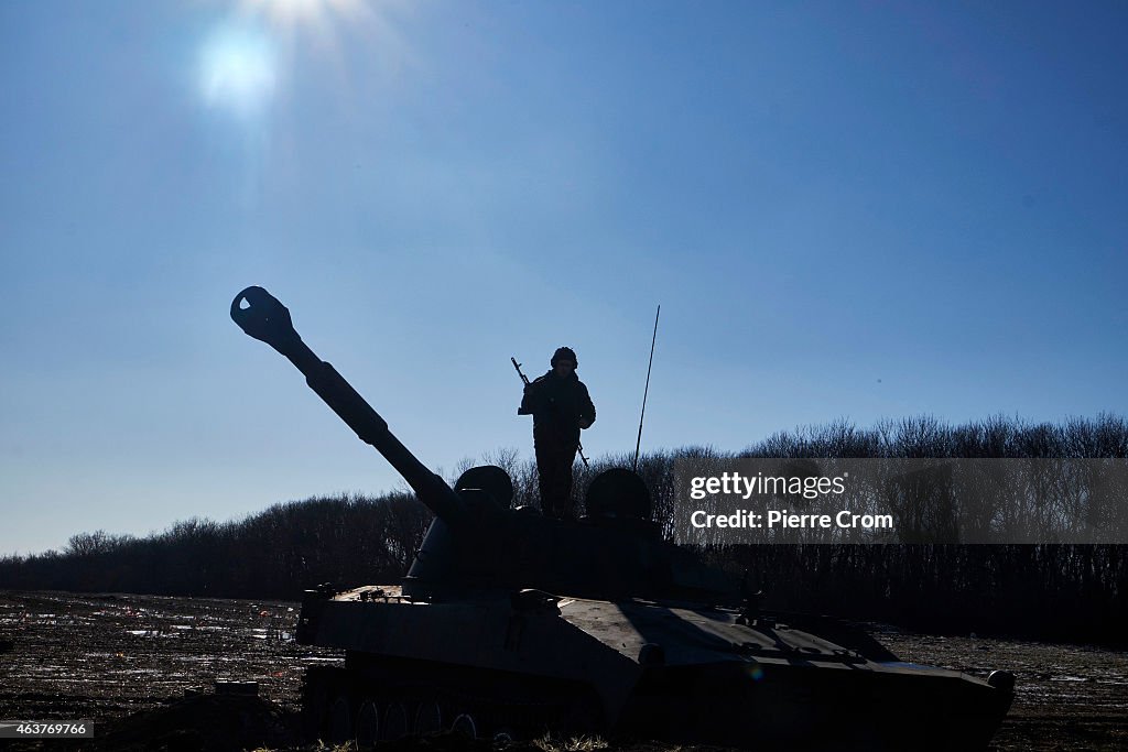 Rebel Fighters Advance On Debaltseve Despite Ceasefire Agreement