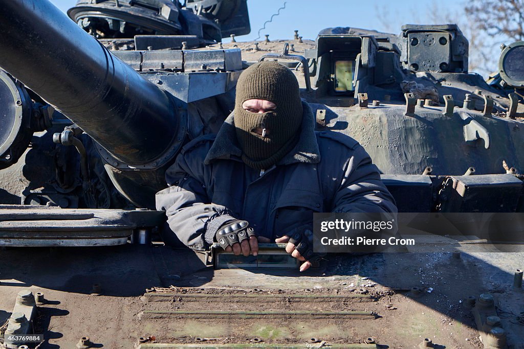 Rebel Fighters Advance On Debaltseve Despite Ceasefire Agreement