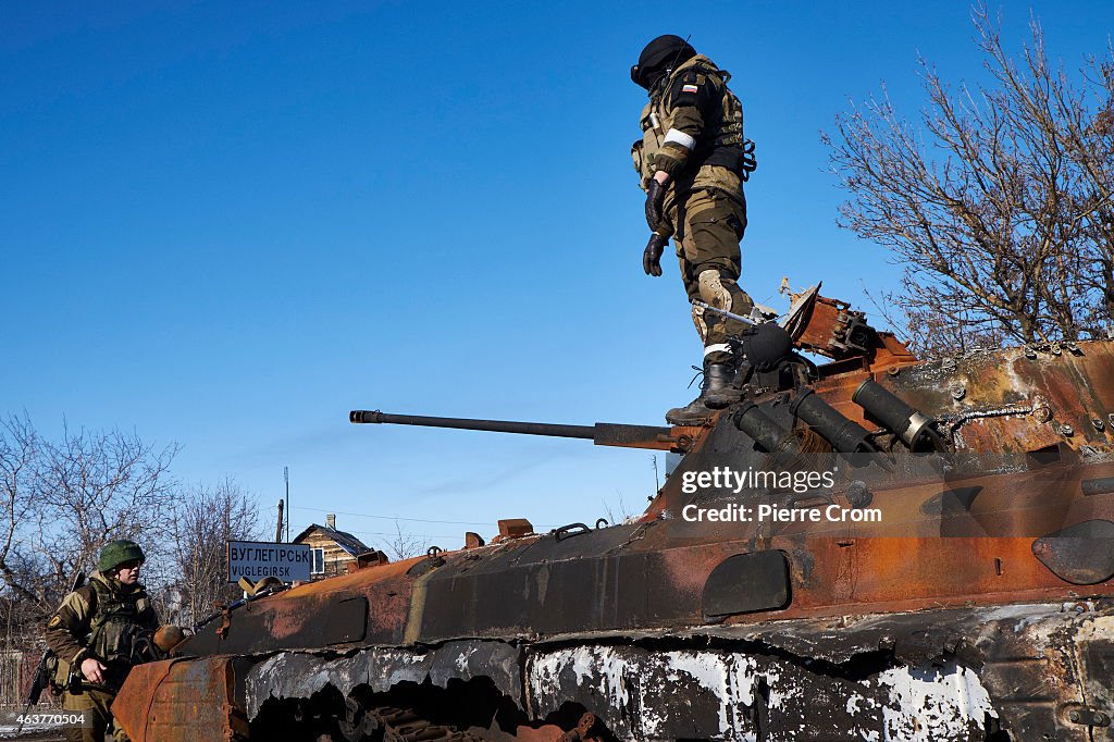 Rebel Fighters Advance On Debaltseve Despite Ceasefire Agreement