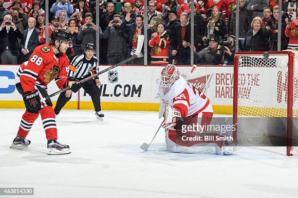 Patrick Kane of the Chicago Blackhawks misses his shoot-out shot against goalie Jimmy Howard of the Detroit Red Wings during the NHL game at the...