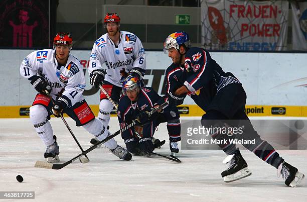 Nick Palmieri of EHC Red Bull Muenchen in action during the DEL match between EHC Red Bull Muenchen and Iserlohn Roosters at Olympia Eishalle on...