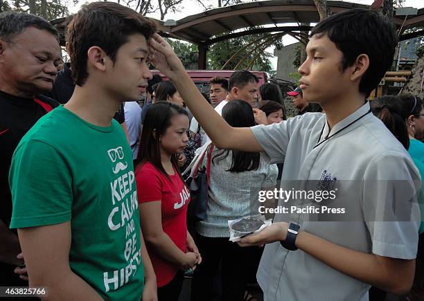 Pinoy Layup 25 Filipino Catholics Celebrate Ash Wednesday Stock Photos, High-Res ...