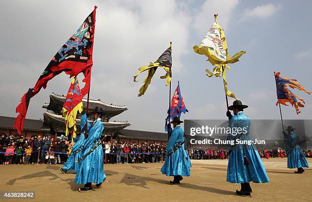 South Koreans wear traditional royal guards clothes participate in a changing of the royal guards ceremony during a Lunar New Year day at...