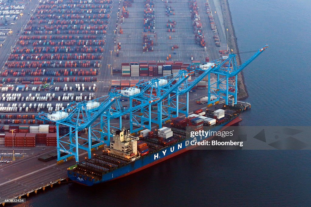U.S. Oil Workers Threaten To Expand Strike To California Port