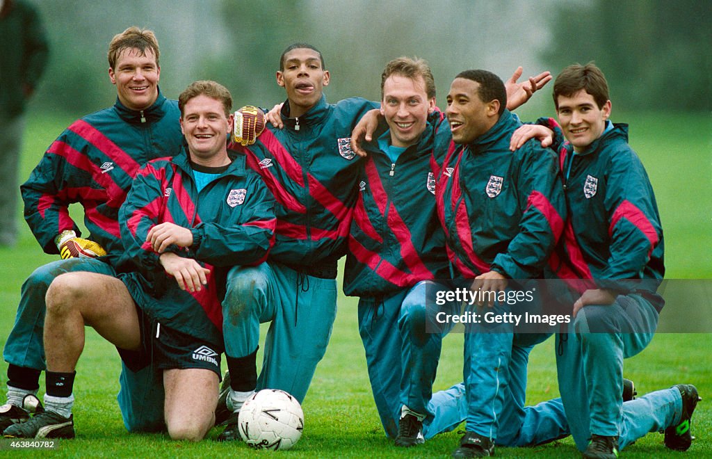 Paul Gascoigne and England team mates 1993