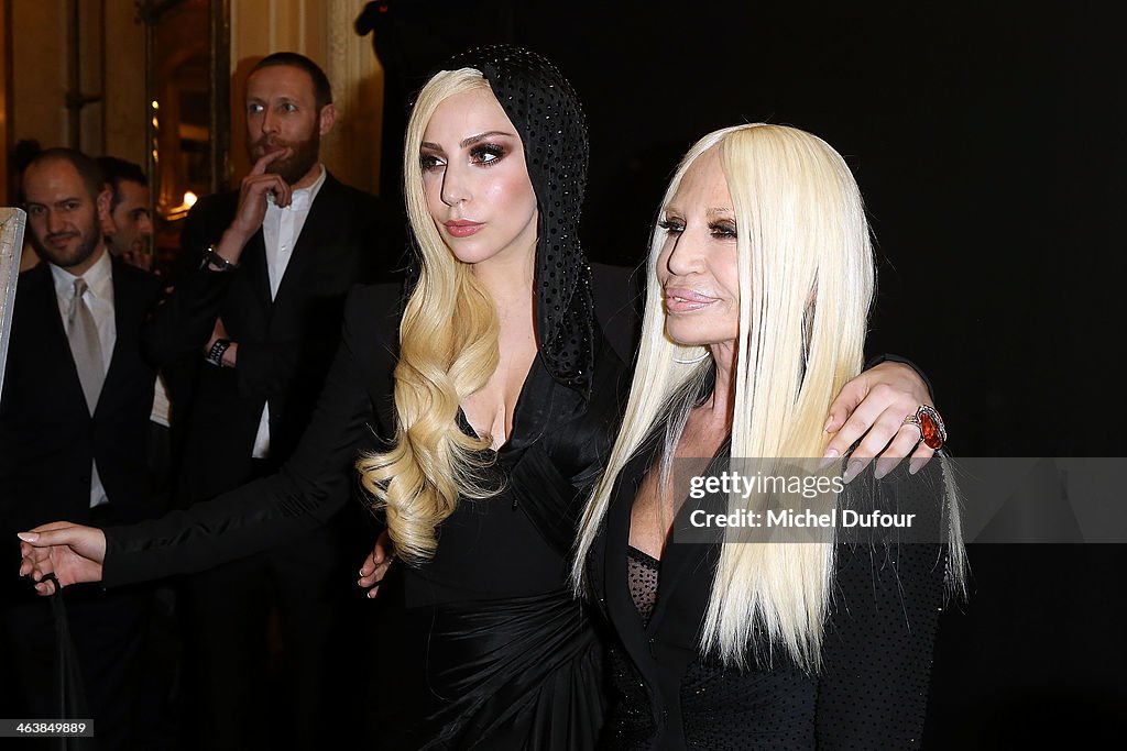 Atelier Versace : Front Row - Paris Fashion Week - Haute Couture S/S 2014
