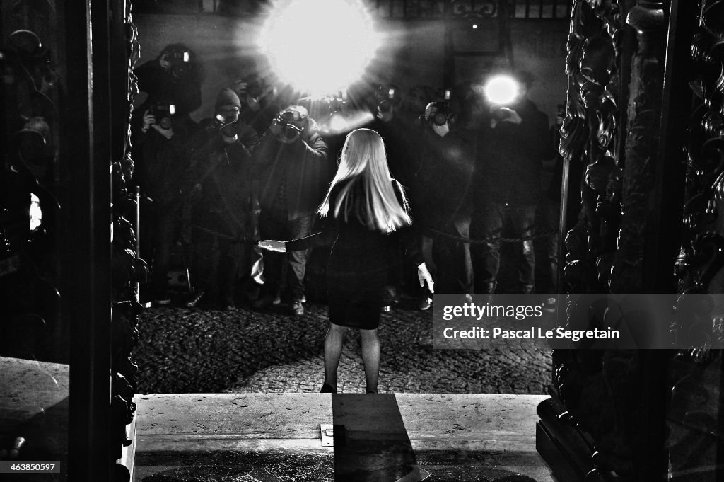 Atelier Versace : Outside Arrivals - Paris Fashion Week - Haute Couture S/S 2014