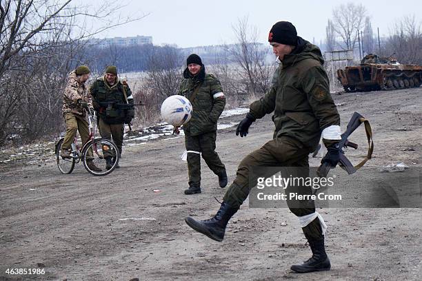 Pro-Russian rebels play with a football on the road to Debaltseve on February 19, 2015 in Vuglegirsk near Debaltseve, Ukraine. According to reports,...