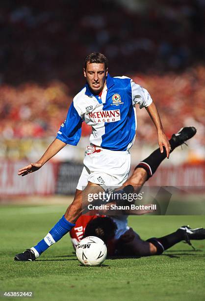 Blackburn Rovers winger Jason Wilcox skips the challenge of Manchester United defender Gary Pallister during the 1994 FA Charity Shield at Wembley on...